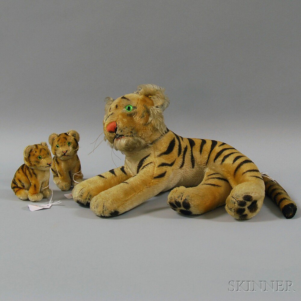 Appraisal: Three Steiff Mohair Tigers vintage Steiff reclining tiger and two