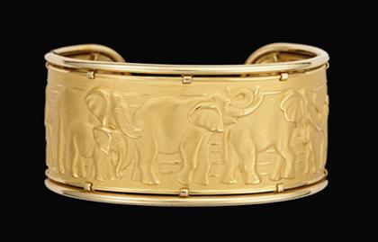 Appraisal: karat yellow gold elephant cuff bracelet Carrera Carrera s Brushed