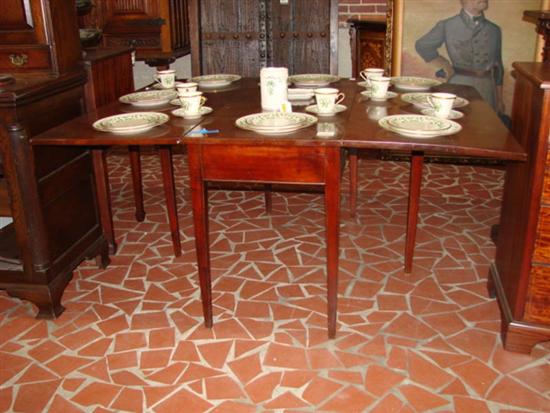 Appraisal: American mahogany gateleg drop-leaf breakfast table rectangular top with hinged