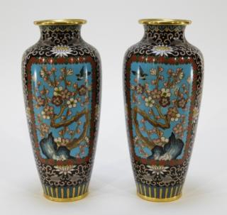 Appraisal: PR Japanese Meiji Period Cloisonne Bird Vases JAPAN MEIJI PERIOD