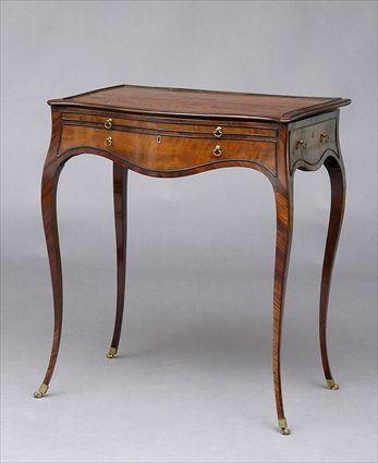 Appraisal: GEORGE III MAHOGANY DRESSING TABLE The serpentine top opening to