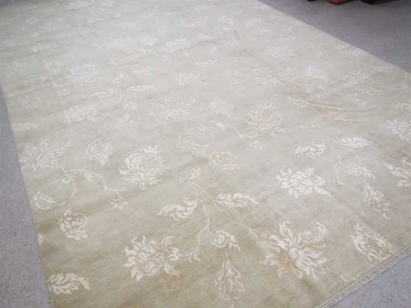 Appraisal: A CONTEMPORARY ORIENTAL GRAND ROOM CARPET hand knotted in India