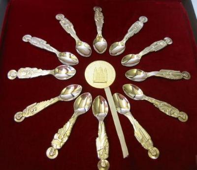 Appraisal: A SET OF TWELVE APOSTLE SPOONS by Toye Kenning Sons