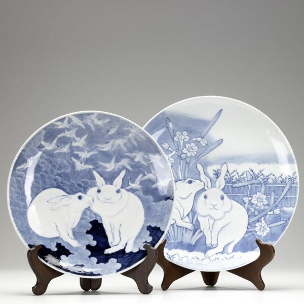 Appraisal: JAPANESE IMARI Two rabbit decorated chargers one in a field