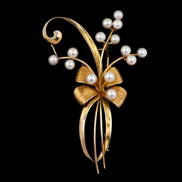 Appraisal: K Akoya Pearl Floral Bouquet Brooch K yellow gold brooch