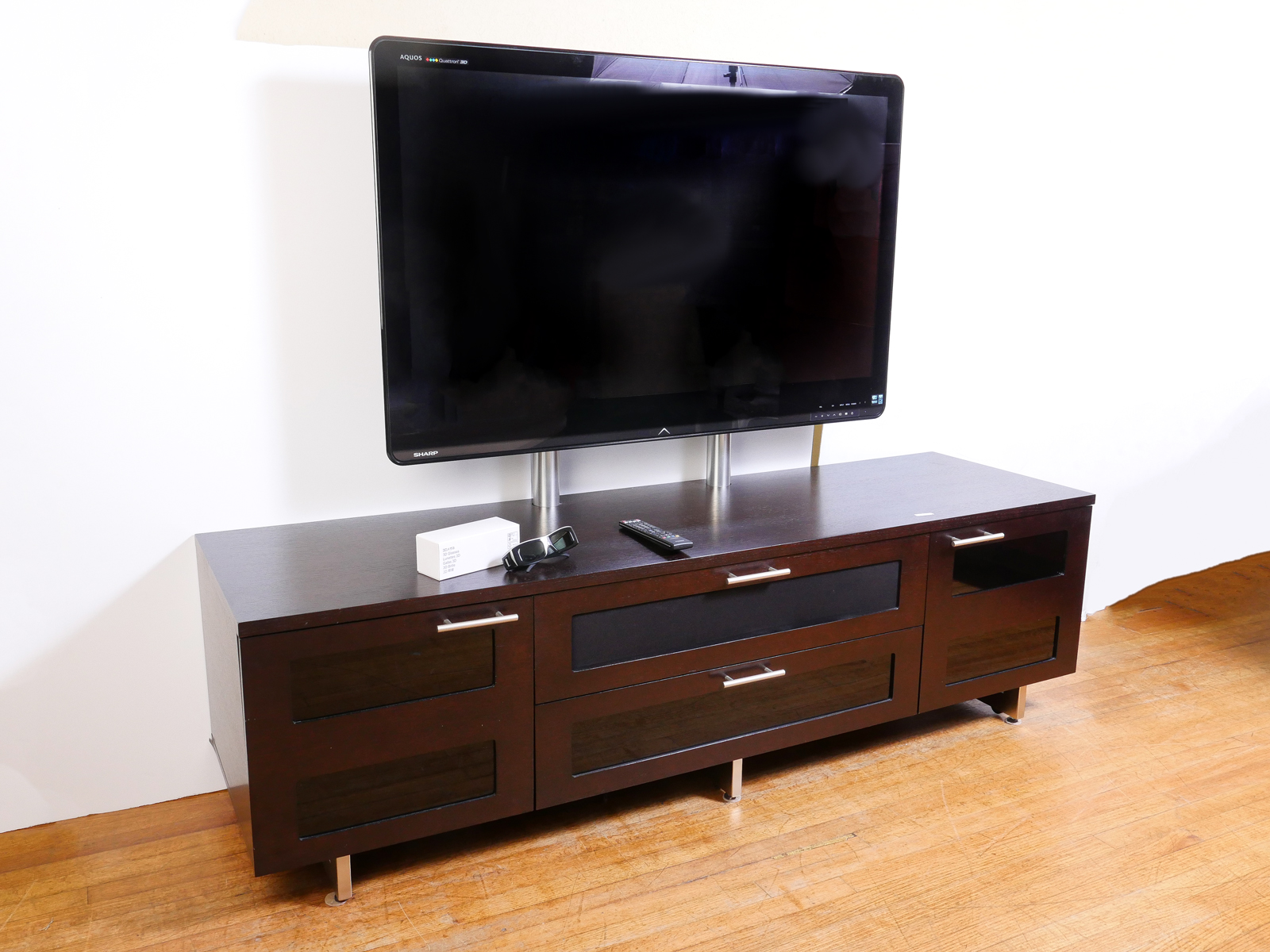 Appraisal: SHARP D AQUOS QUATTRON '' TV AND STAND '' Sharp