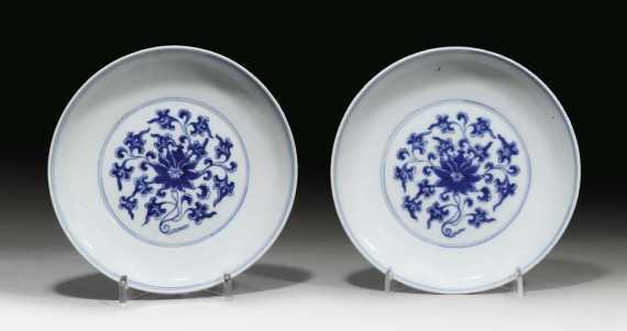 Appraisal: PAIR OF UNDERGLAZE BLUE BOWLS China Qianlong-mark and from the