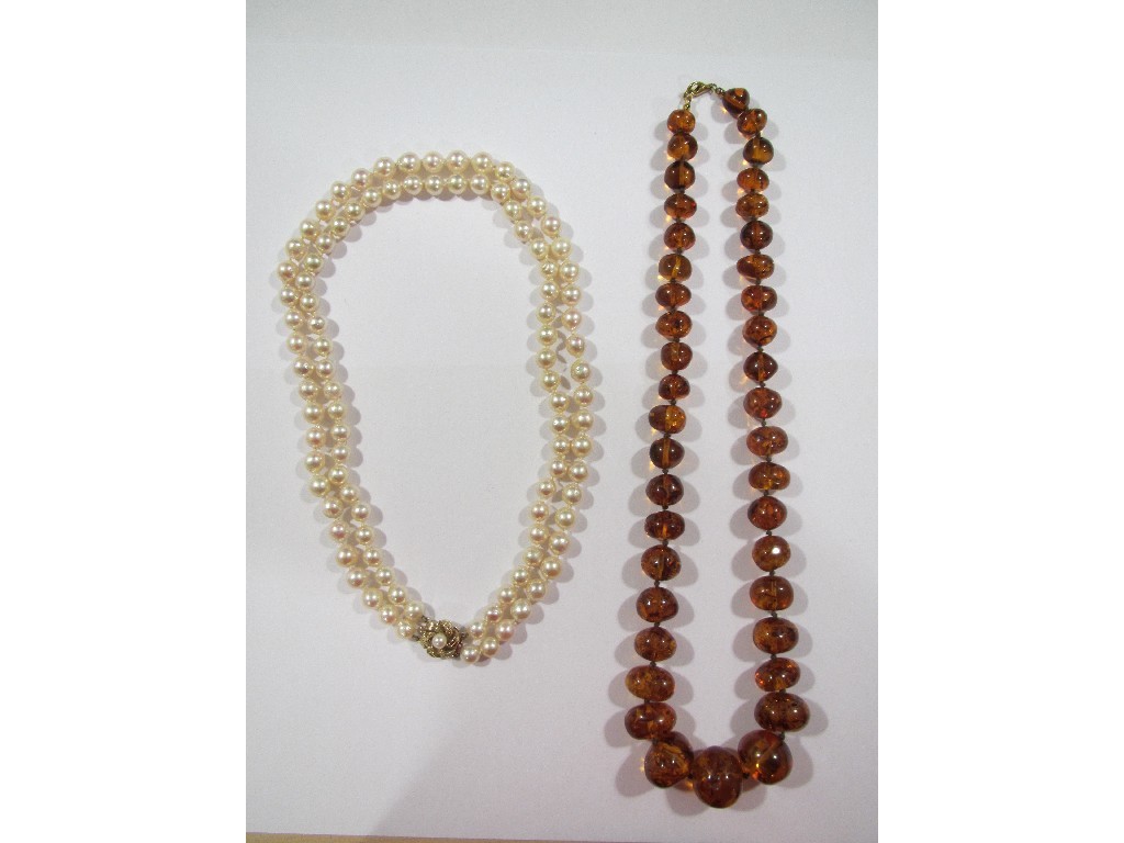 Appraisal: A double strand of rose coloured cultured pearls and a