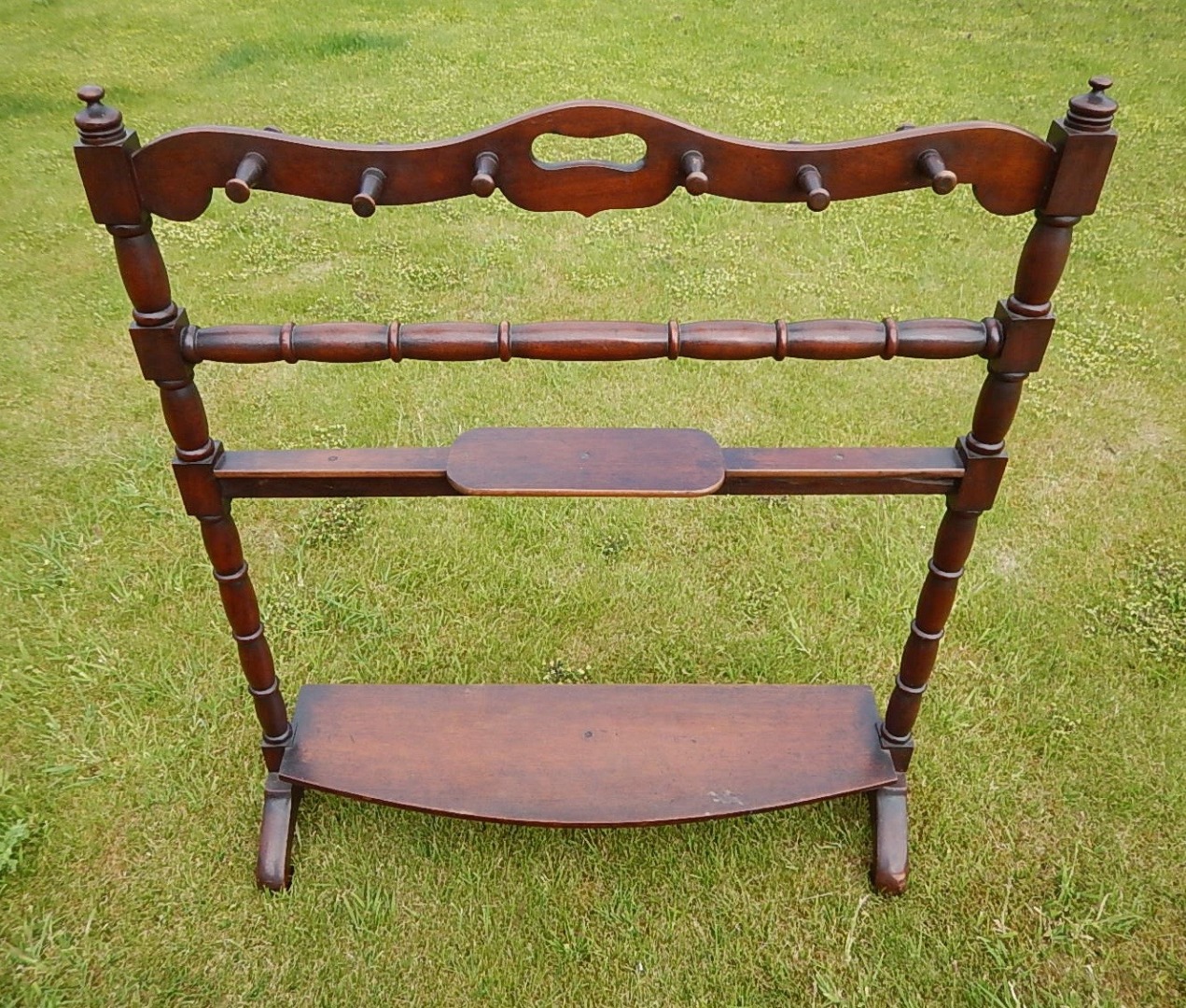 Appraisal: A Victorian mahogany boot rack with turned supports and stretchers