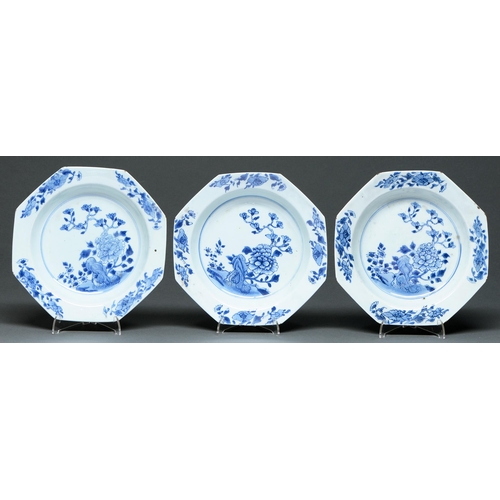 Appraisal: A set of three Chinese export blue and white octagonal