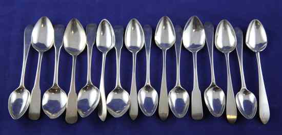 Appraisal: A set of ten Georgian Scottish silver celtic tip teaspoons