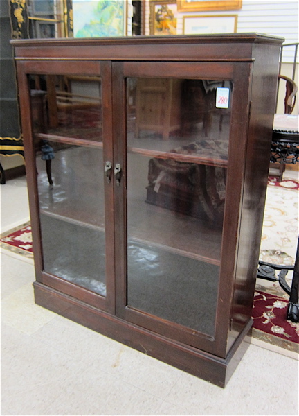 Appraisal: A MAHOGANY CABINET BOOKCASE Castle Manufacting Inc Louisville Kentucky mid-