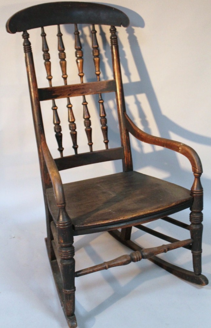 Appraisal: A thC ash and elm comb back kitchen rocking chair