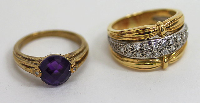 Appraisal: AN TH CARAT GOLD AND PLATINUM RING having two rows