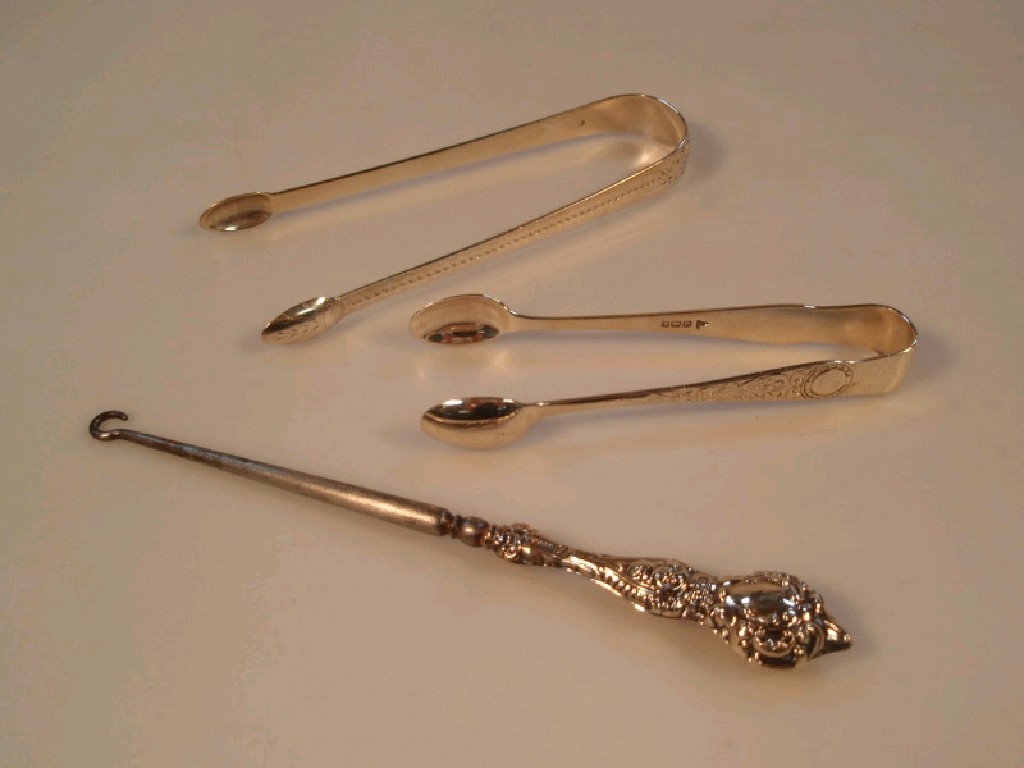 Appraisal: A pair of Georgian silver sugar bows with bright cut