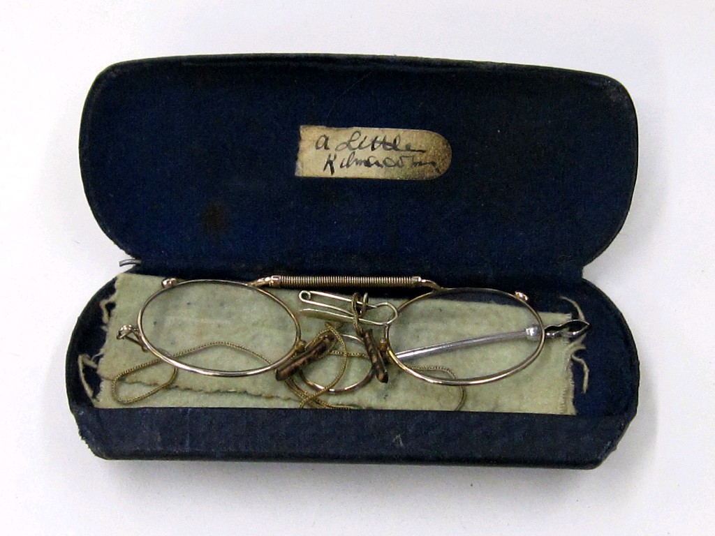 Appraisal: Pair of gilt metal telescopic pince nez