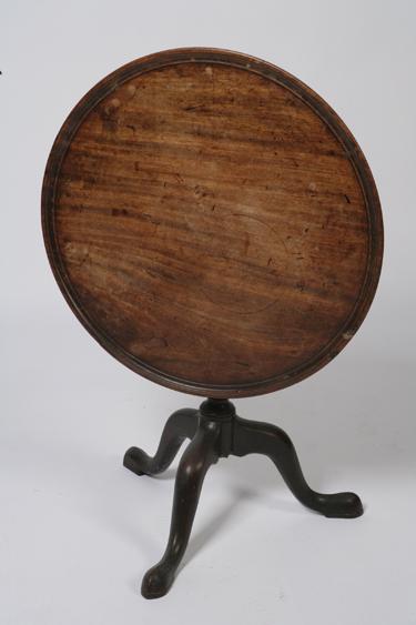 Appraisal: A GEORGE III MAHOGANY TIP TOP OCCASIONAL TABLE the circular