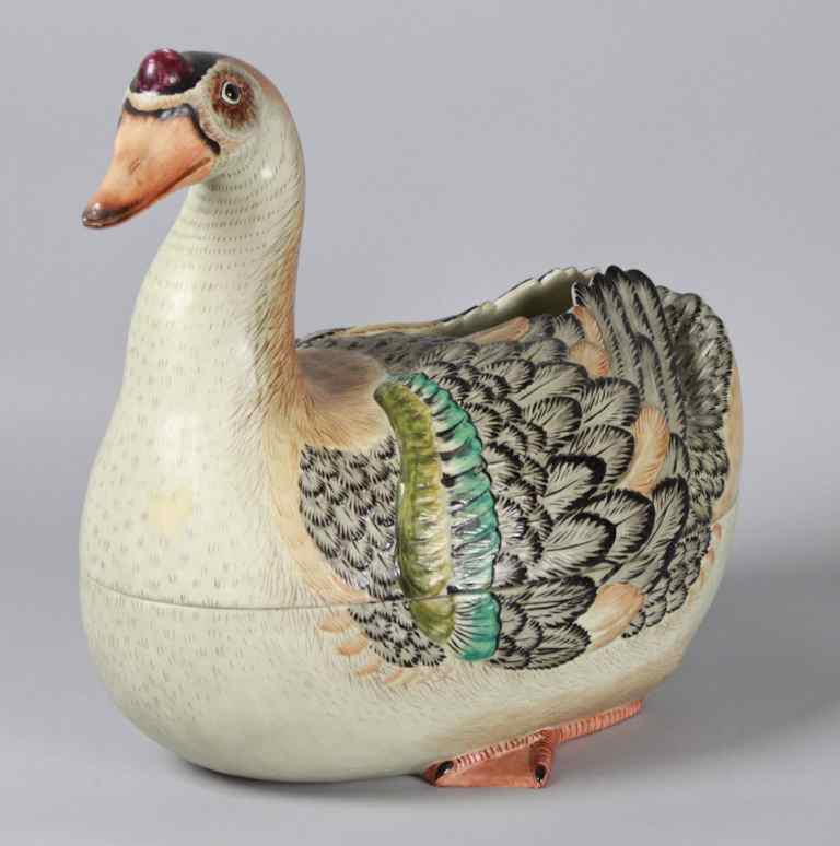 Appraisal: MOTTAHEDEH CHINESE EXPORT STYLE DUCK-FORM TUREEN AND COVER Mottahedeh in