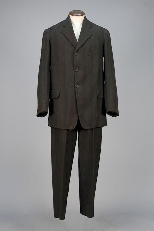 Appraisal: GENTS EDWARDIAN THREE PIECE LOUNGE SUIT Black and charcoal striped