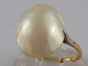 Appraisal: A yellow metal tests carat gold untested baroque pearl ring