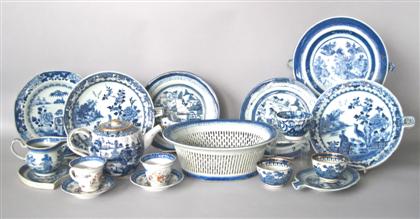 Appraisal: Group of English and Export porcelainsComprising a Chinese Export teapot