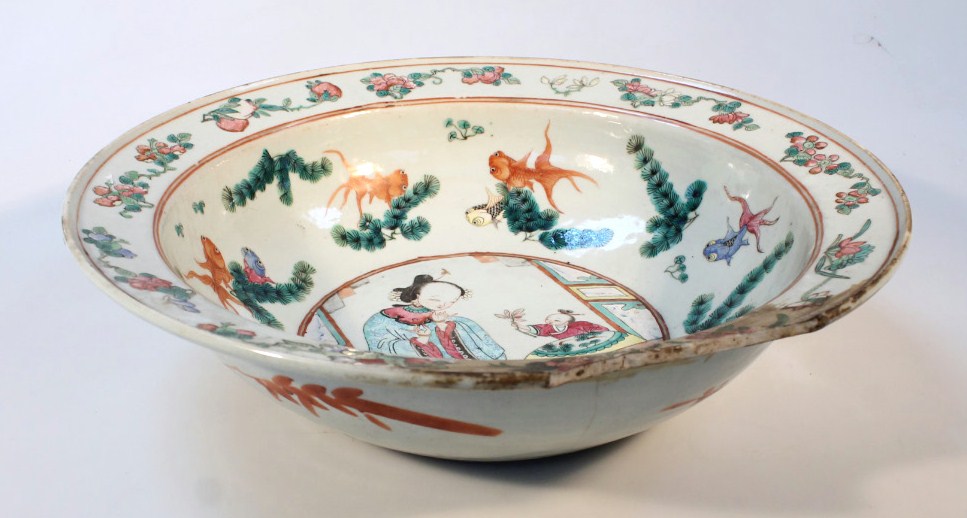 Appraisal: A Chinese porcelain Ming style bowl polychrome decorated and centred