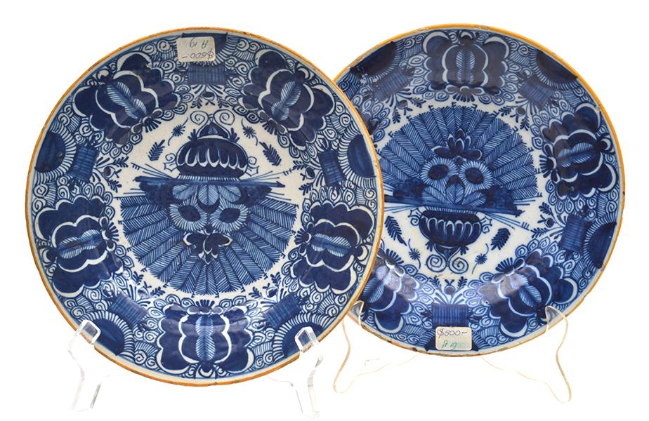 Appraisal: A PAIR OF DELFT FAIENCE CABINET PLATES WITH CHINESE DECORATION