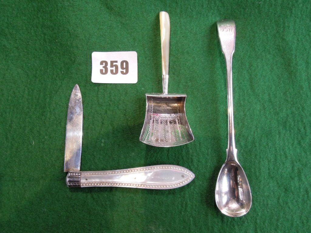 Appraisal: A George III silver sugar shovel with mother of pearl