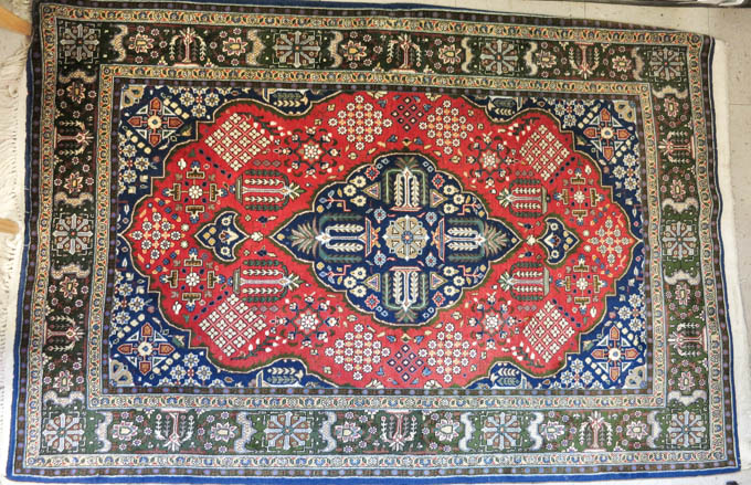 Appraisal: HAND KNOTTED PERSIAN AREA RUG floral and central floral medallion