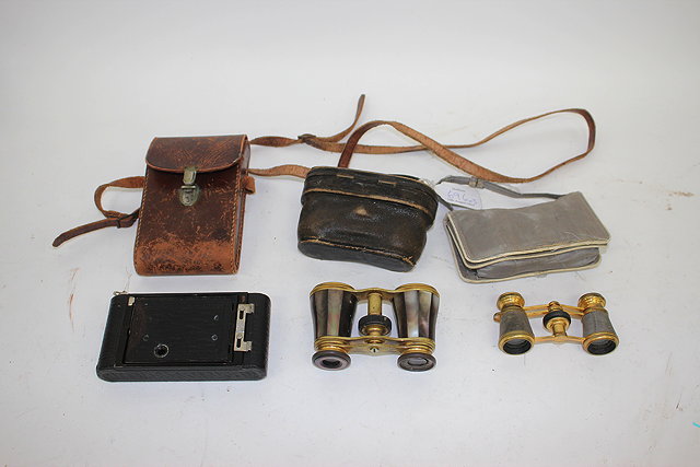 Appraisal: A KODAK MODEL B VEST POCKET CAMERA with leather case