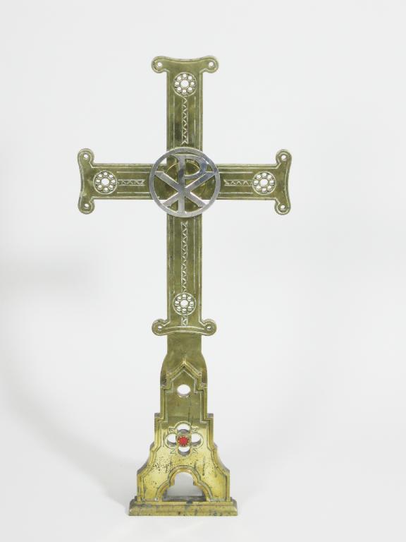 Appraisal: A large pierced brass Cross the base set with single