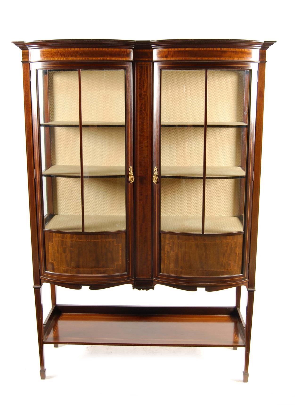 Appraisal: An Edwardian mahogany and satinwood crossbanded display cabinet