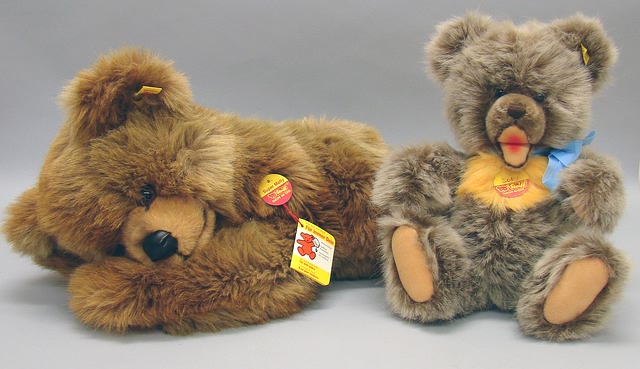 Appraisal: Pair of plush bears Brown tipped Zotty with mohair snout