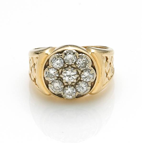 Appraisal: A diamond and k gold ring estimated total diamond weight