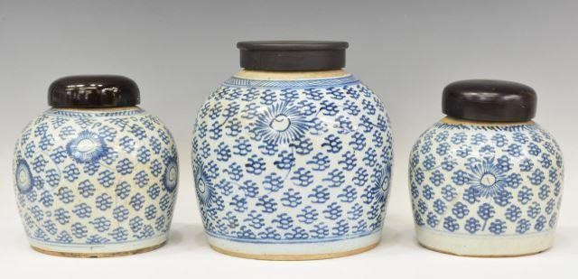 Appraisal: lot of Chinese blue and white porcelain jars similarly styled