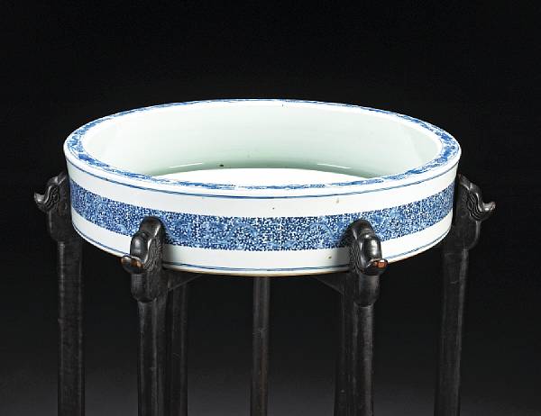 Appraisal: A blue and white porcelain basin Yongzheng Mark Guangxu Period