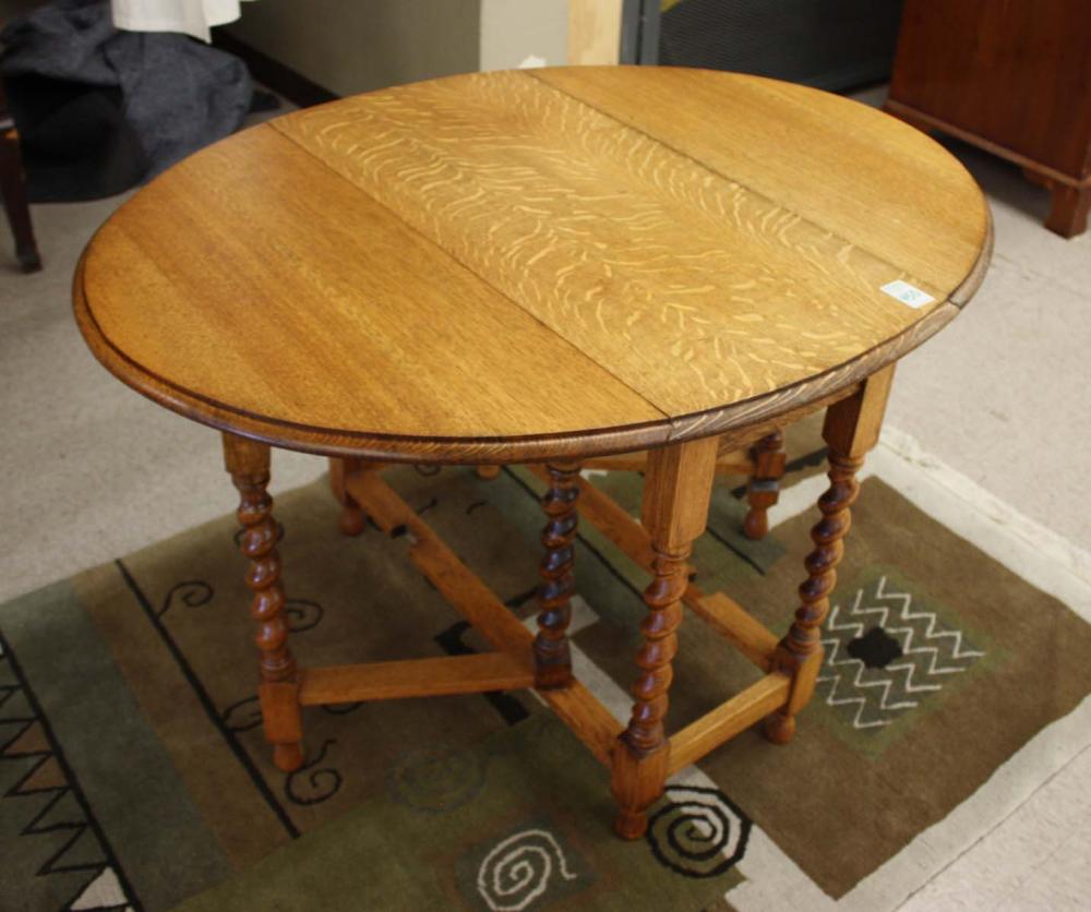 Appraisal: AN OAK DROP-LEAF BREAKFAST TABLE English early th century the