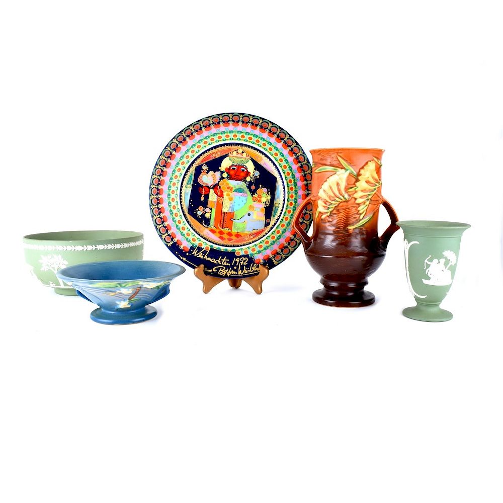 Appraisal: Grouping Five Tableware Grouping of Five Vintage Pottery Tableware Includes