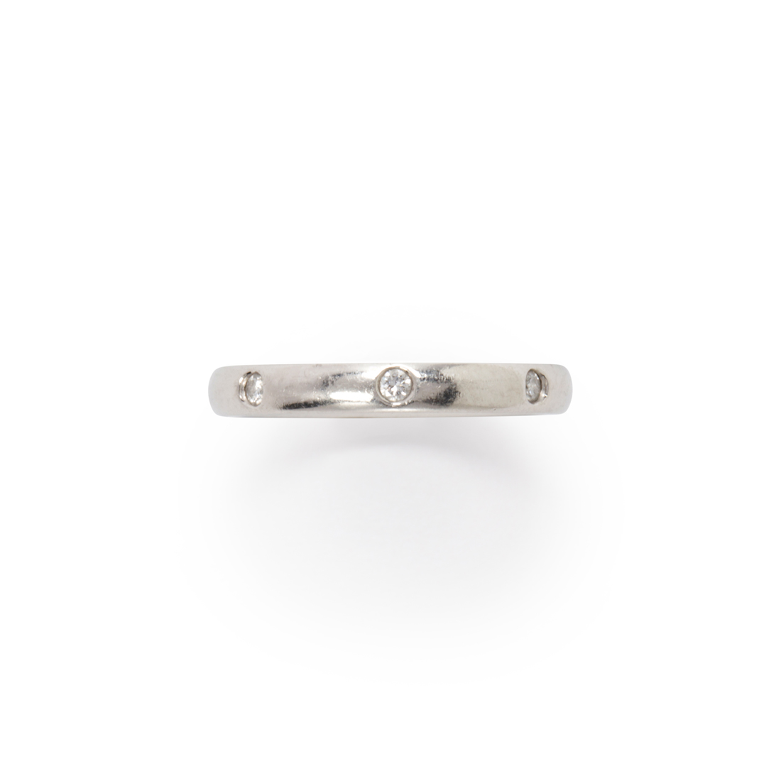 Appraisal: A DIAMOND AND PLATINUM RING A diamond and platinum ring