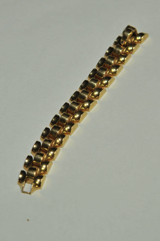 Appraisal: K GOLD BRACELET Linked bracelet marked '' K'' oz t