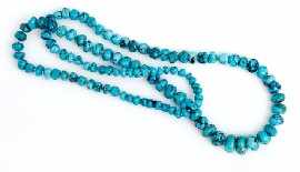 Appraisal: A graduated turquoise bead necklace length approximately cm