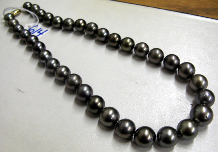 Appraisal: TAHITIAN PEARL AND FOURTEEN KARAT GOLD NECKLACE WITH APPRAISAL strung