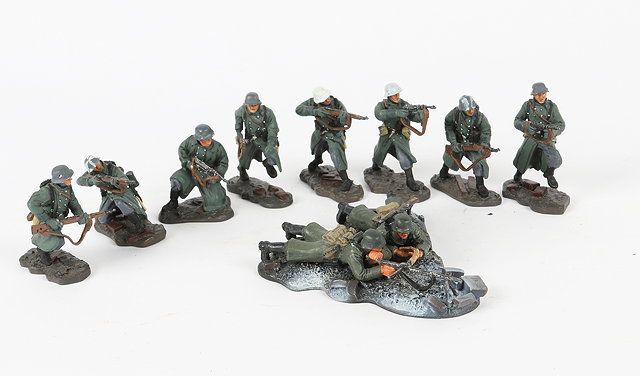 Appraisal: A GROUP OF SIXTEEN BRITAINS WWII GERMAN SOLDIERS and a