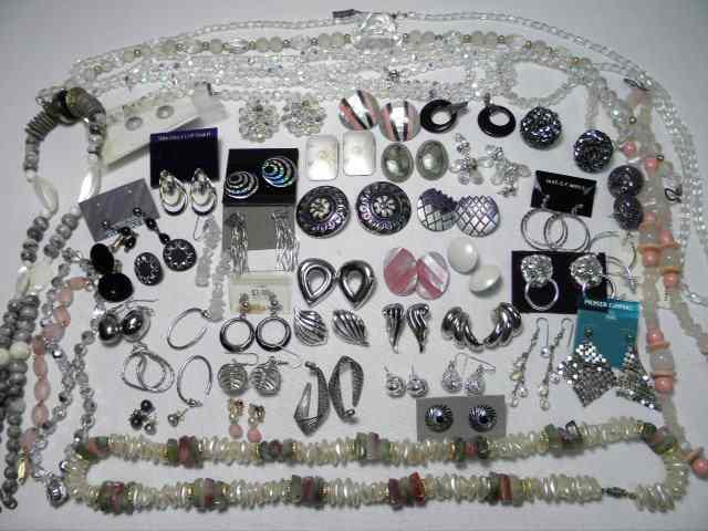 Appraisal: Tray lot of costume jewelry Approx pairs of earrings One