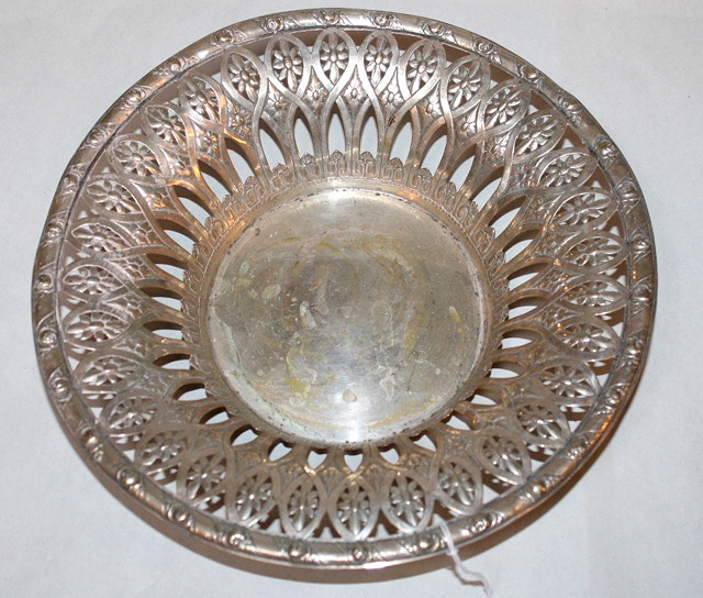 Appraisal: A CONTINENTAL SILVER BASKET with pierced sides decorated with flowers