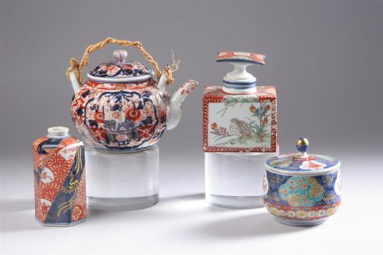 Appraisal: FOUR PIECES JAPANESE IMARI PORCELAIN Meiji period Tea caddy with