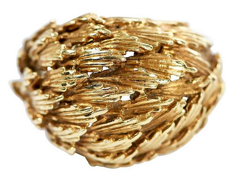 Appraisal: kt Gold Ring textured feather design stamped CHERNY K yellow