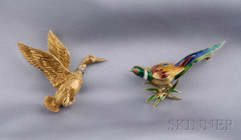 Appraisal: Two kt Gold Fowl Brooches a duck in flight with