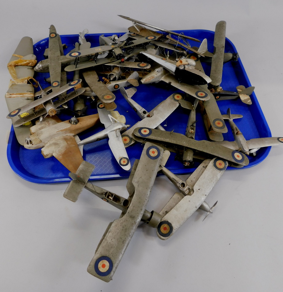 Appraisal: A large quantity of model bi-planes and other aeroplanes some