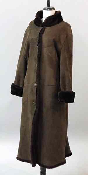 Appraisal: BROWN SHEARLING COAT With a removeable hood The Designers New